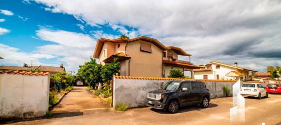 5 bedrooms Villa in Cisterna di Latina, Italy No. 204679 3