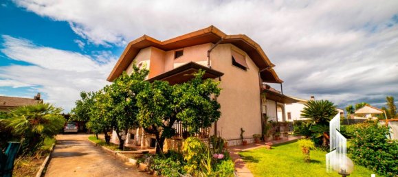 5 bedrooms Villa in Cisterna di Latina, Italy No. 204679 4
