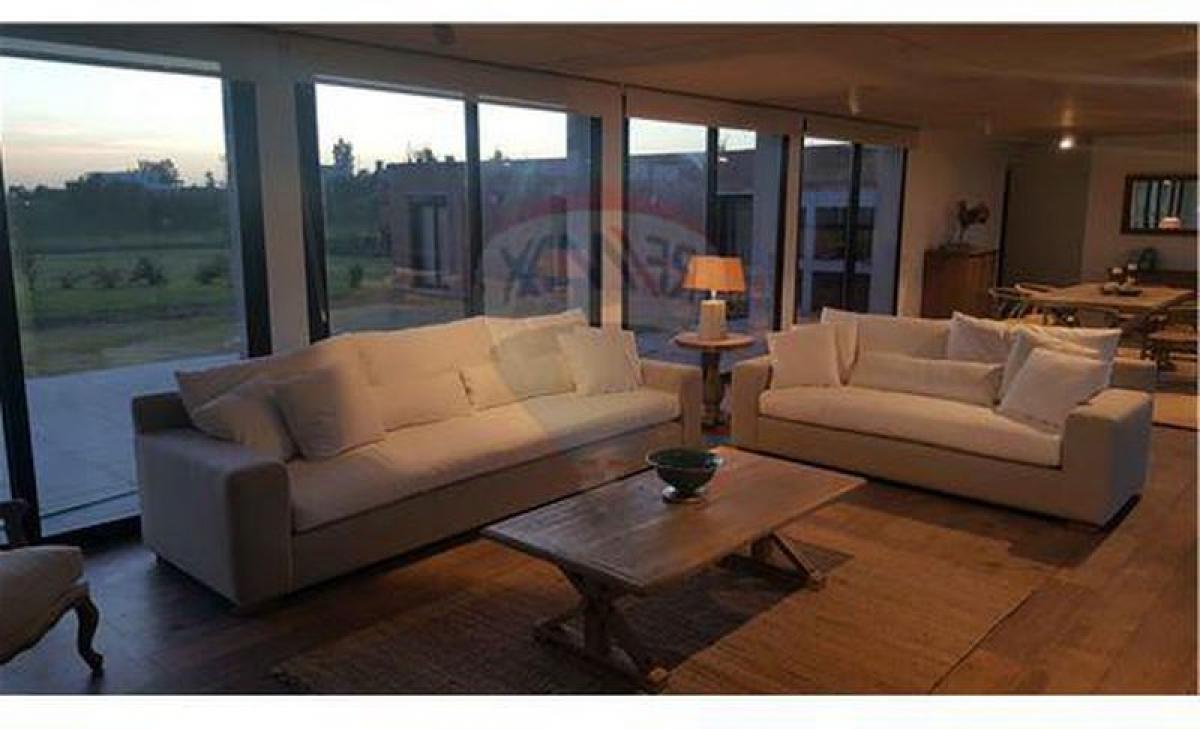 3 bedrooms House in Canelones, Uruguay No. 9768