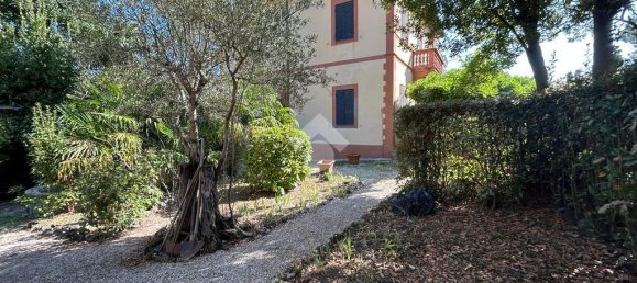 Вилла с 8 комнатами в Перуджа, Италия № 104138 2