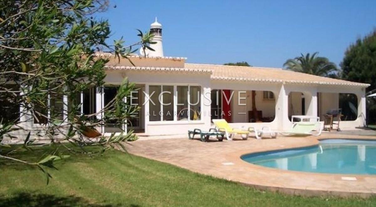 5 bedrooms Villa in Portimao, Portugal No. 7598
