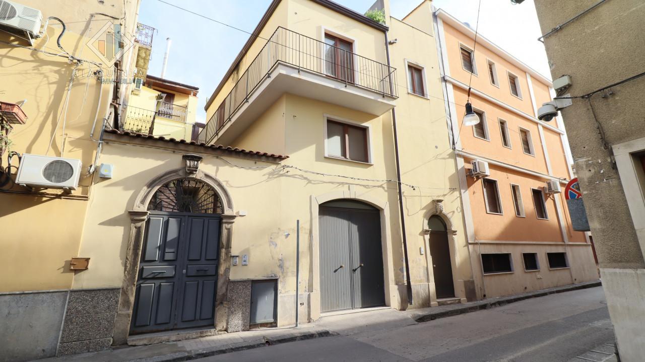 Casa de 10 divisões em Palagonia, Italy N.º 232800