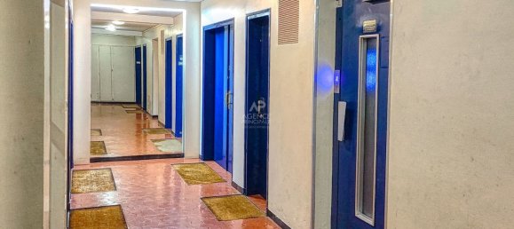 4 bedrooms Apartment in Versailles, France No. 293257 2