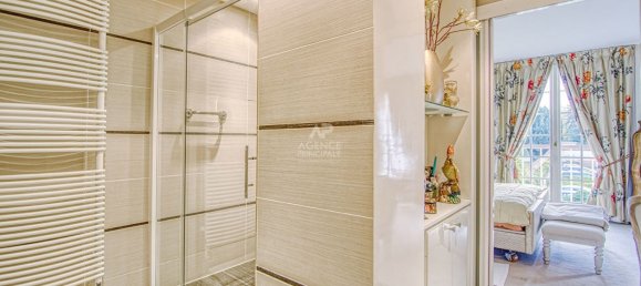 4 bedrooms Apartment in Versailles, France No. 293257 13