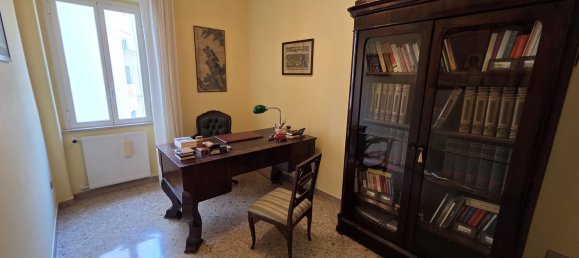 4 Schlafzimmer Wohnung in Naples, Italy, Nr. 371982 8