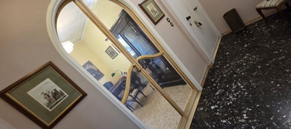 4 Schlafzimmer Wohnung in Naples, Italy, Nr. 371982 9