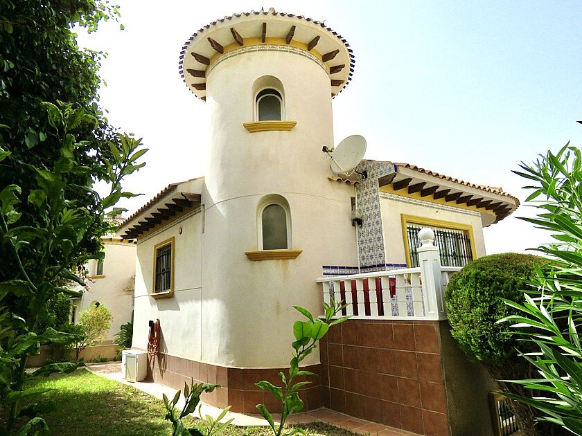3 bedrooms Villa in Urbanizacion Las Filipinas, Spain No. 14377