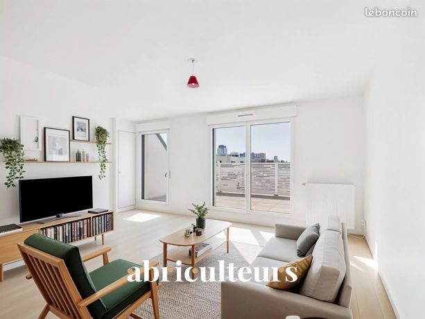 Apartamento de 3 dormitorios en Colombes, France No. 282023