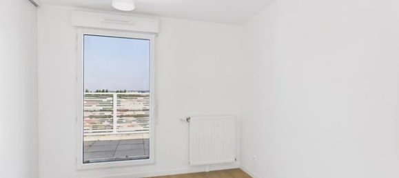 Apartamento de 3 dormitorios en Colombes, France No. 282023 9