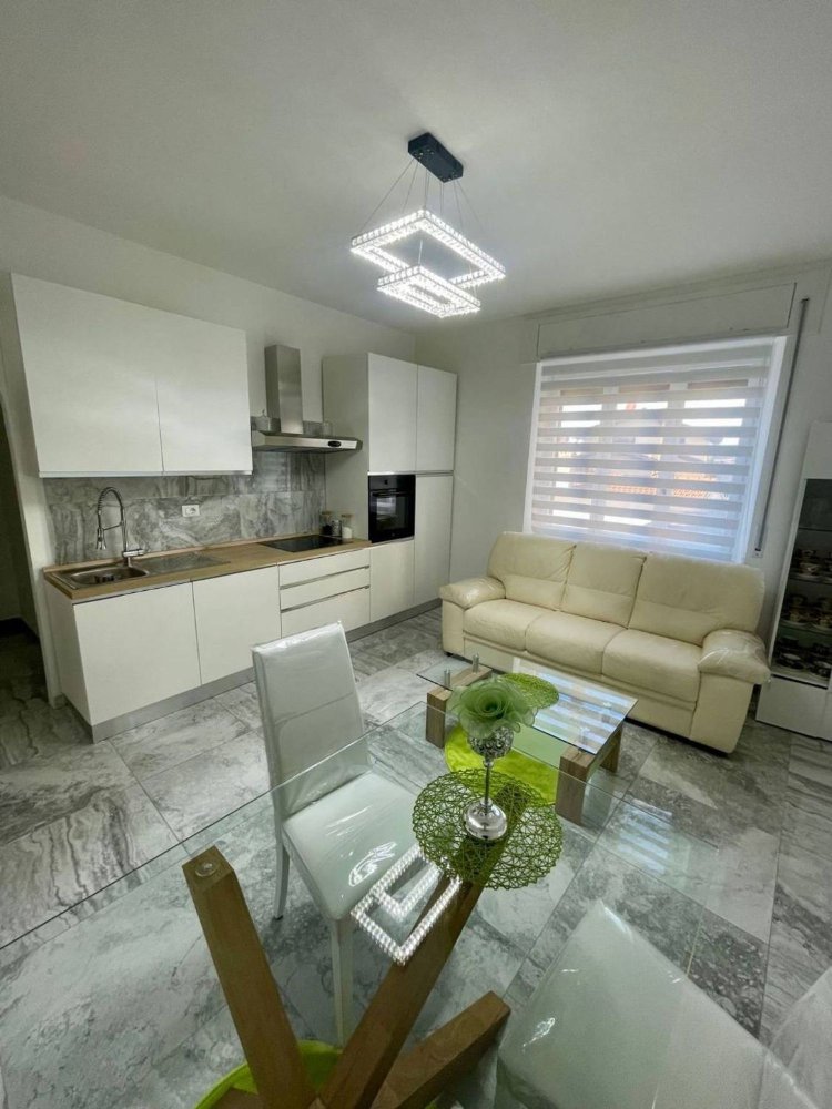 Квартира с 3 комнатами в Карнаго, Италия № 334177