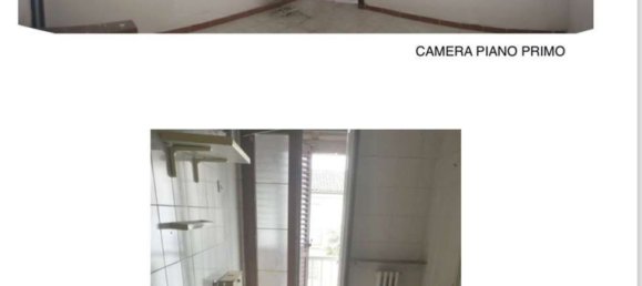 4 rooms Apartment in Ferrara, Italy No. 19542 5