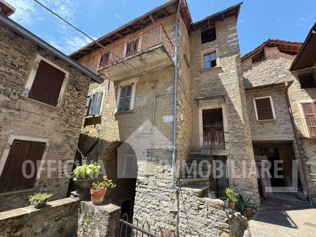 5-Zimmer Haus in Perledo, Italy, Nr. 300950