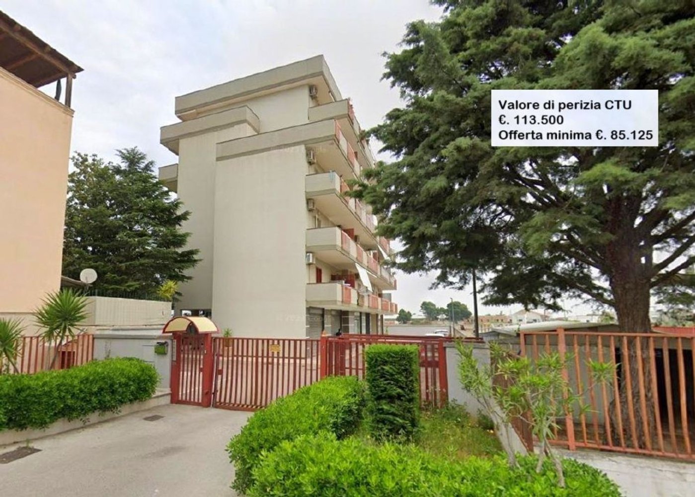 3 rooms Apartment in Bari, Italy No. 276623