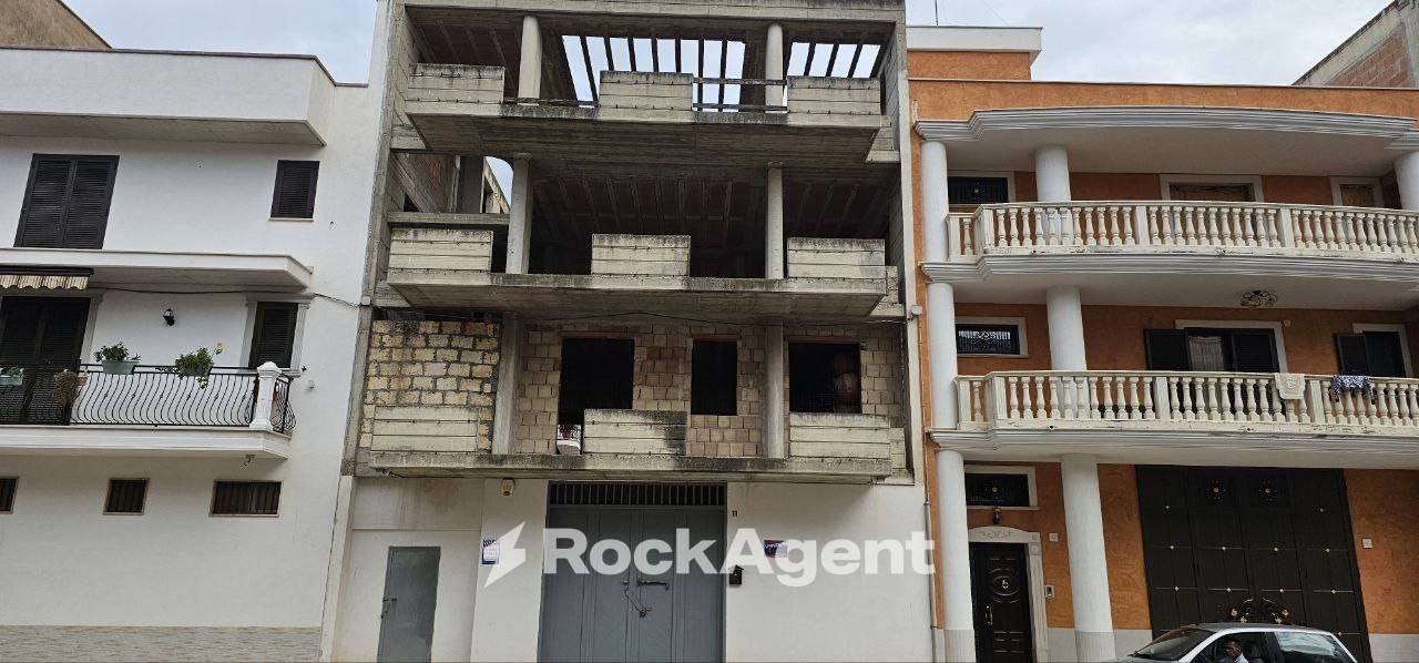 4 rooms Building in Cerignola, Italy No. 330457
