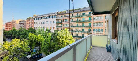 2 bedrooms Apartment in Milan, Italy No. 239617 7