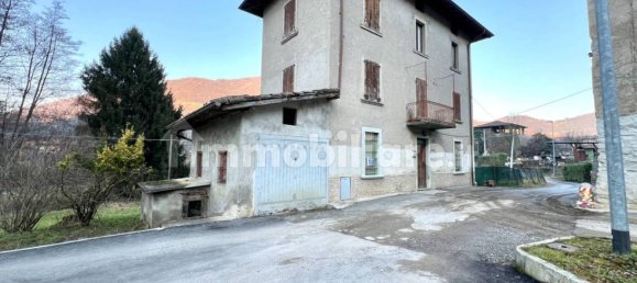 4 bedrooms House in Albino, Italy No. 162612 8