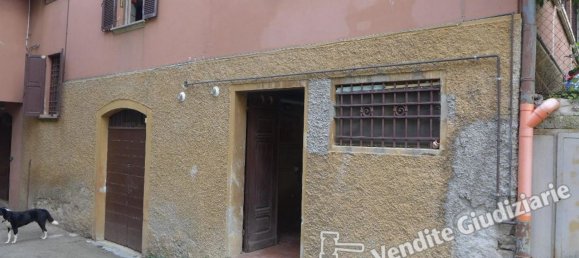 5 rooms Apartment in Carpineti, Italy No. 95077 9
