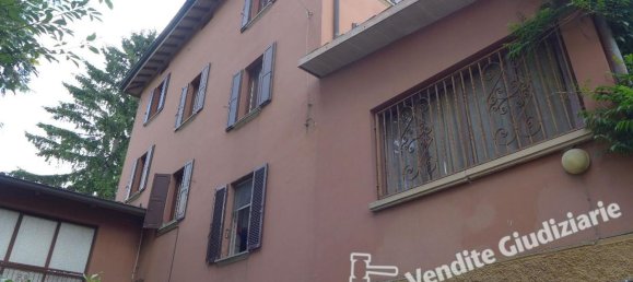 5 rooms Apartment in Carpineti, Italy No. 95077 4