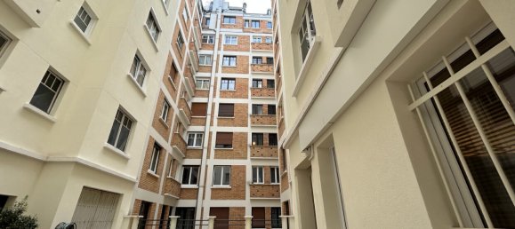 Studio in Paris, France No. 187966 9