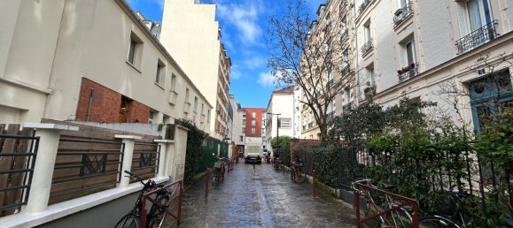 Studio in Paris, France No. 187966 12