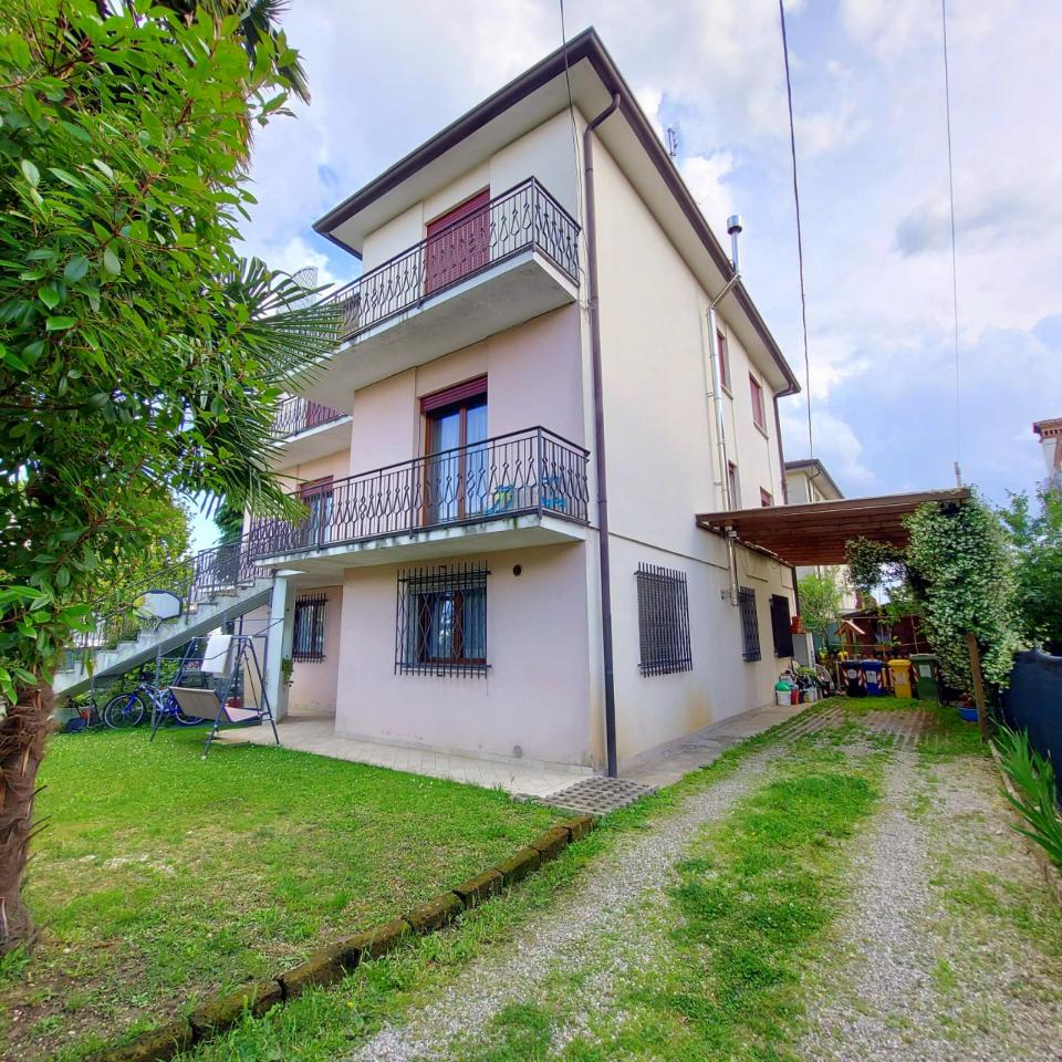 Villa de 7 habitaciónes en Selvazzano Dentro, Italy No. 30210