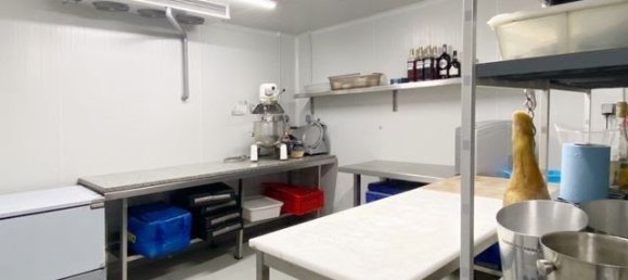 Gewerbliche Immobilie in Compiegne, France 200m², Nr. 272654 12