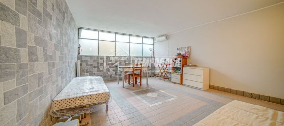 Apartamento de 2 dormitorios en Somma Lombardo, Italy No. 363548 23