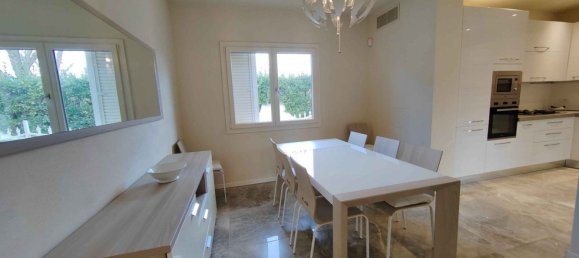 6 rooms Villa in Forte dei Marmi, Italy No. 198612 8