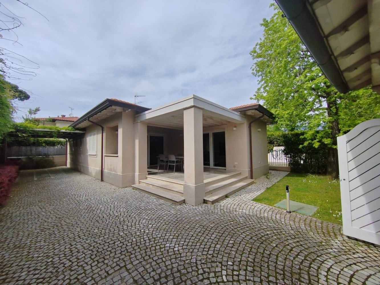 6 rooms Villa in Forte dei Marmi, Italy No. 198612