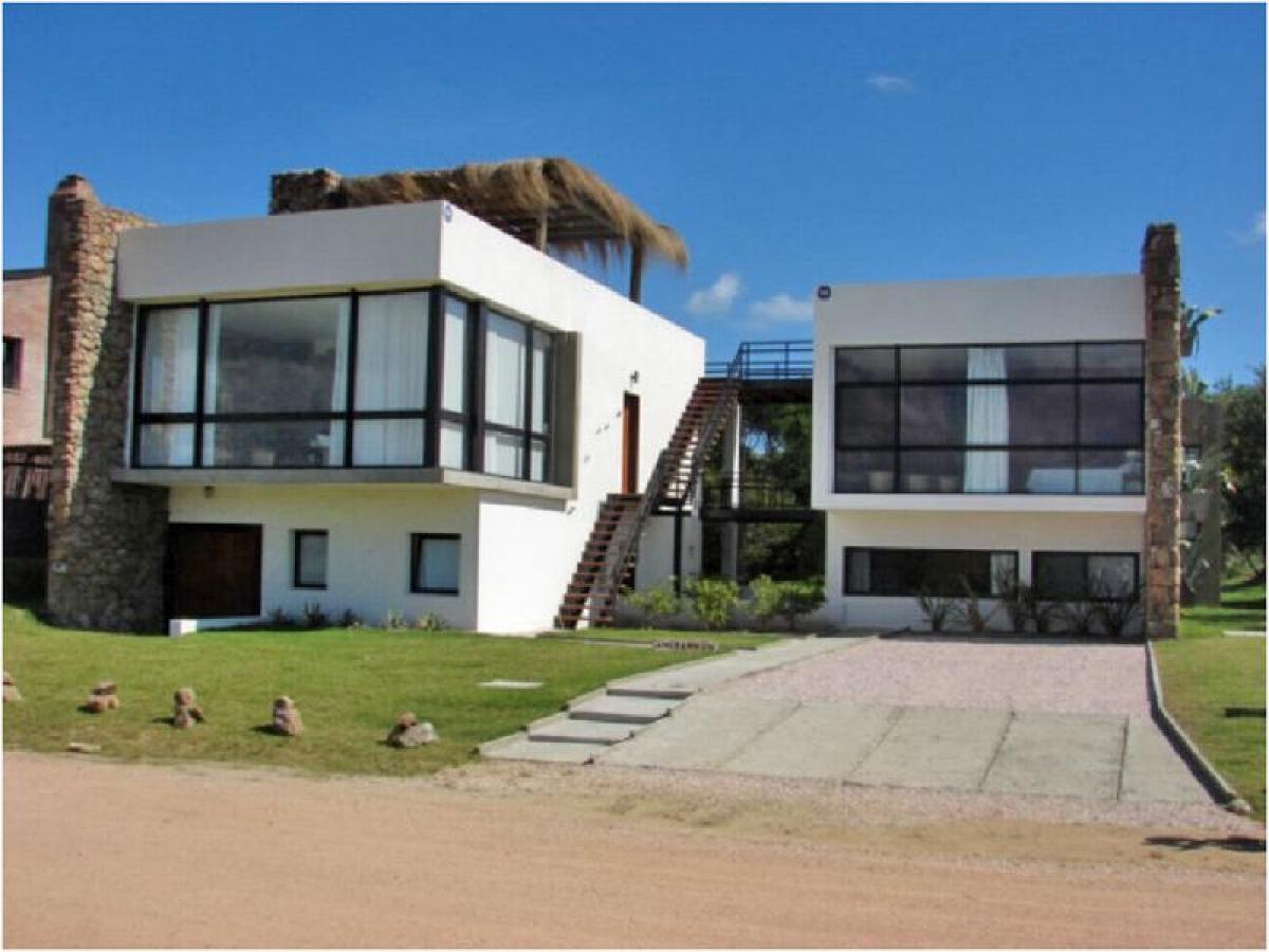 5 bedrooms House in Maldonado, Uruguay No. 12477