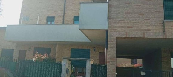 2-salle Appartement à Gerenzano, Italy No. 306648 4