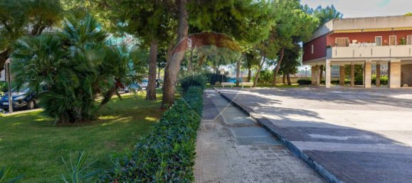 2 rooms Office in Bari, Italy No. 132605 3