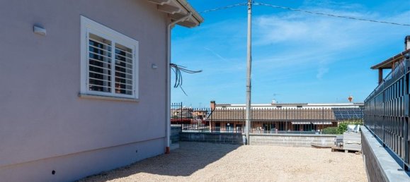 Villa de 3 habitaciónes en San Cesareo, Italy No. 8859 92