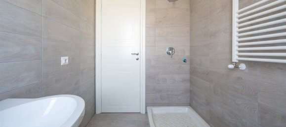 Villa de 3 habitaciónes en San Cesareo, Italy No. 8859 12