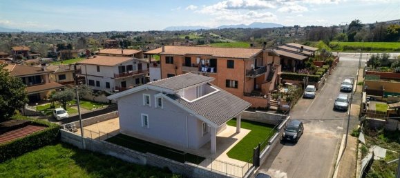 Villa de 3 habitaciónes en San Cesareo, Italy No. 8859 20