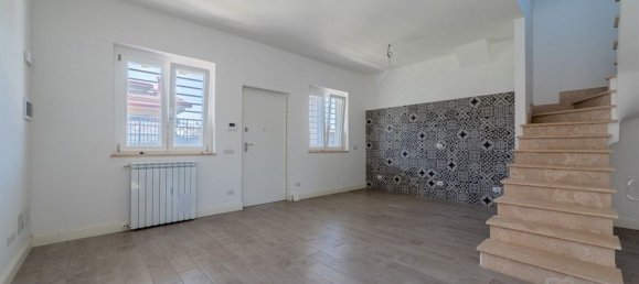 Villa de 3 habitaciónes en San Cesareo, Italy No. 8859 3