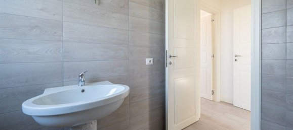 Villa de 3 habitaciónes en San Cesareo, Italy No. 8859 13