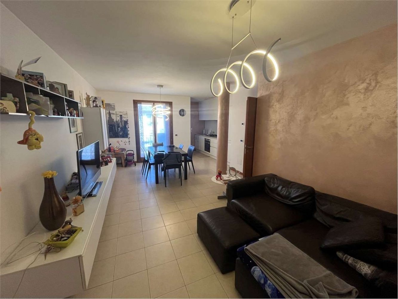 Квартира с 4 комнатами в Порденоне, Италия № 234678