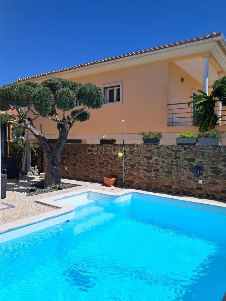 5 bedrooms Villa in Almada, Portugal No. 291427