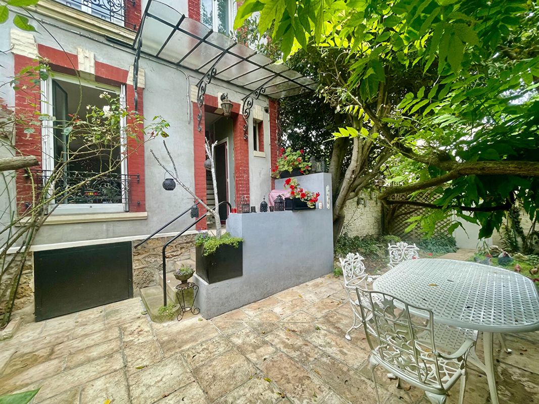 3 Schlafzimmer Haus in Colombes, France, Nr. 168985