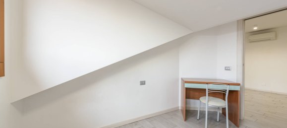 2 bedrooms Apartment in Bergamo, Italy No. 2179 11