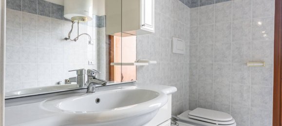 2 bedrooms Apartment in Bergamo, Italy No. 2179 13