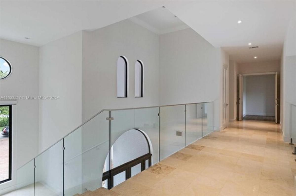 Дом с 6 спальнями в Корал-Гейблс, США № 440403