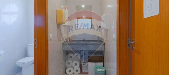 317m² Office in Aveiro, Portugal No. 74487 4