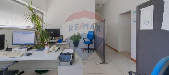 317m² Office in Aveiro, Portugal No. 74487 18