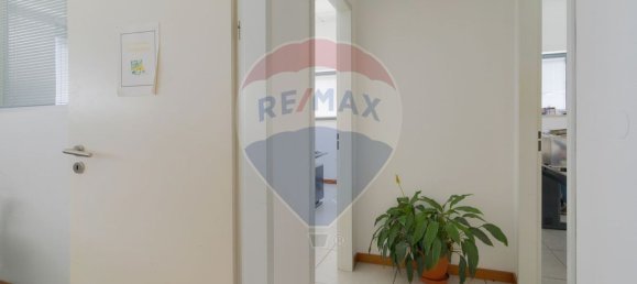 317m² Office in Aveiro, Portugal No. 74487 3