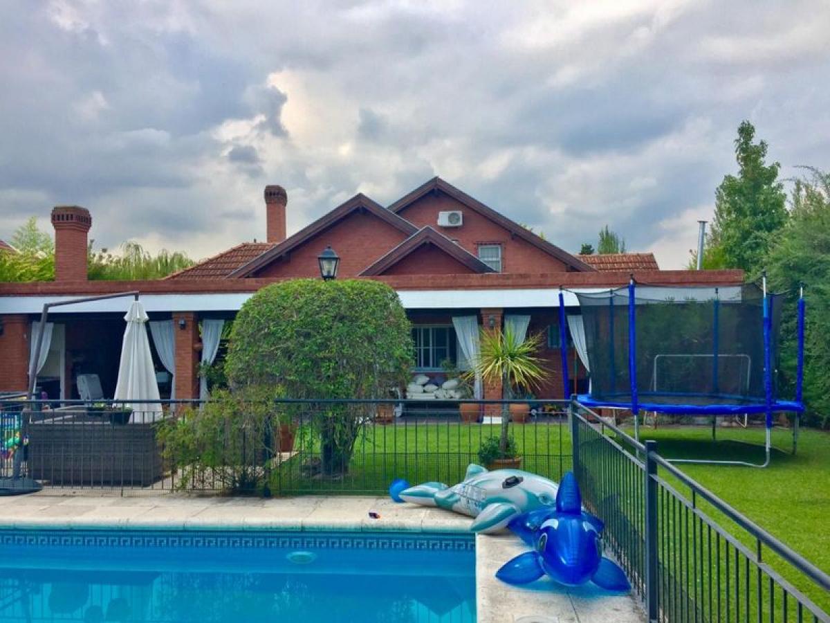 3 bedrooms House in Esteban Echeverria, Argentina No. 51868