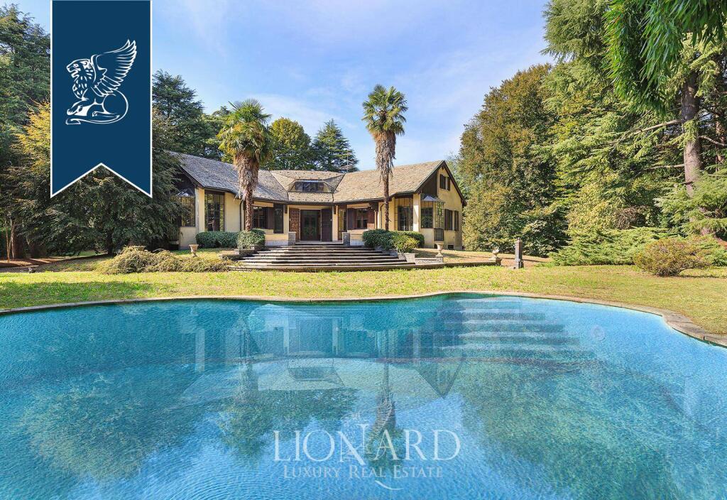 7 bedrooms Villa in Carimate, Italy No. 373670