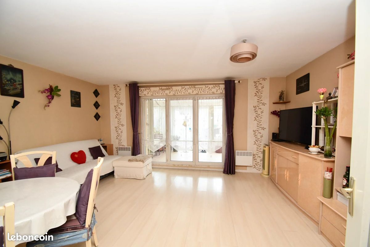 3 Schlafzimmer Haus in Sevran, France, Nr. 180435