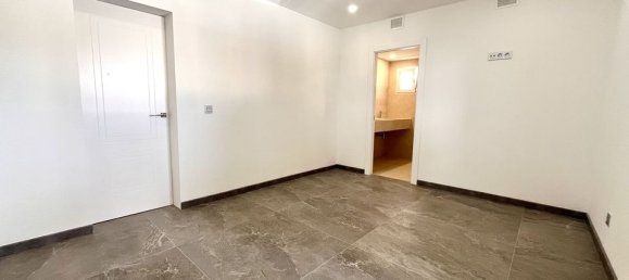 6 bedrooms Villa in Torrevieja, Spain No. 189207 9